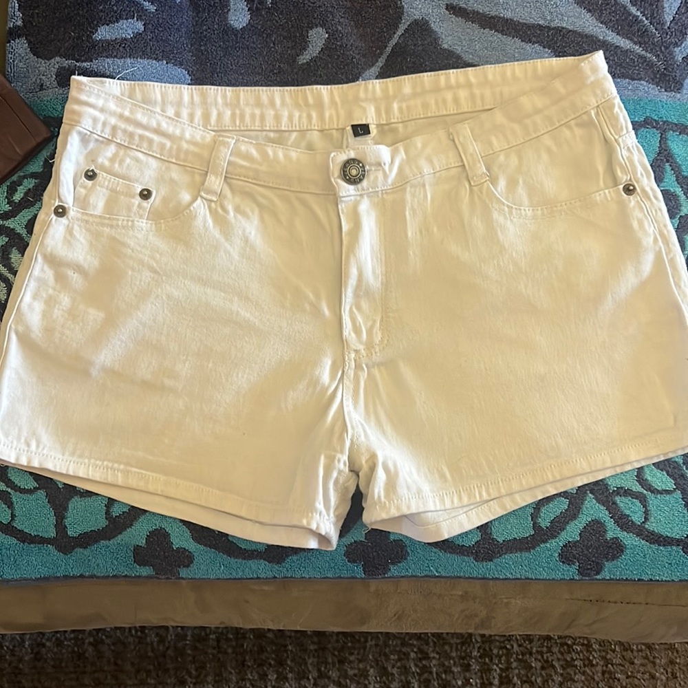 Shorts size Large. Stretchy material